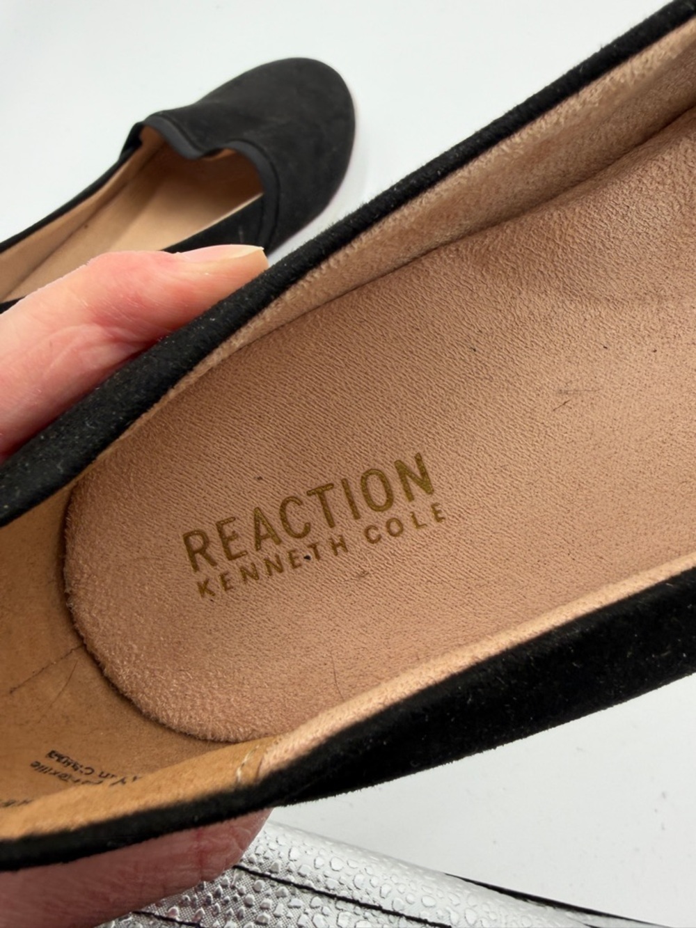 Kenneth Cole Reaction Women’s Size 9 Black Suede Slip-On Flats Shoes Sneakers - Picture 7 of 8